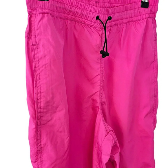 Aritzia TNA Parachute Cargo Wind Pants  Size XS Hot Pink Toggle Waist Joggers - Picture 5 of 13
